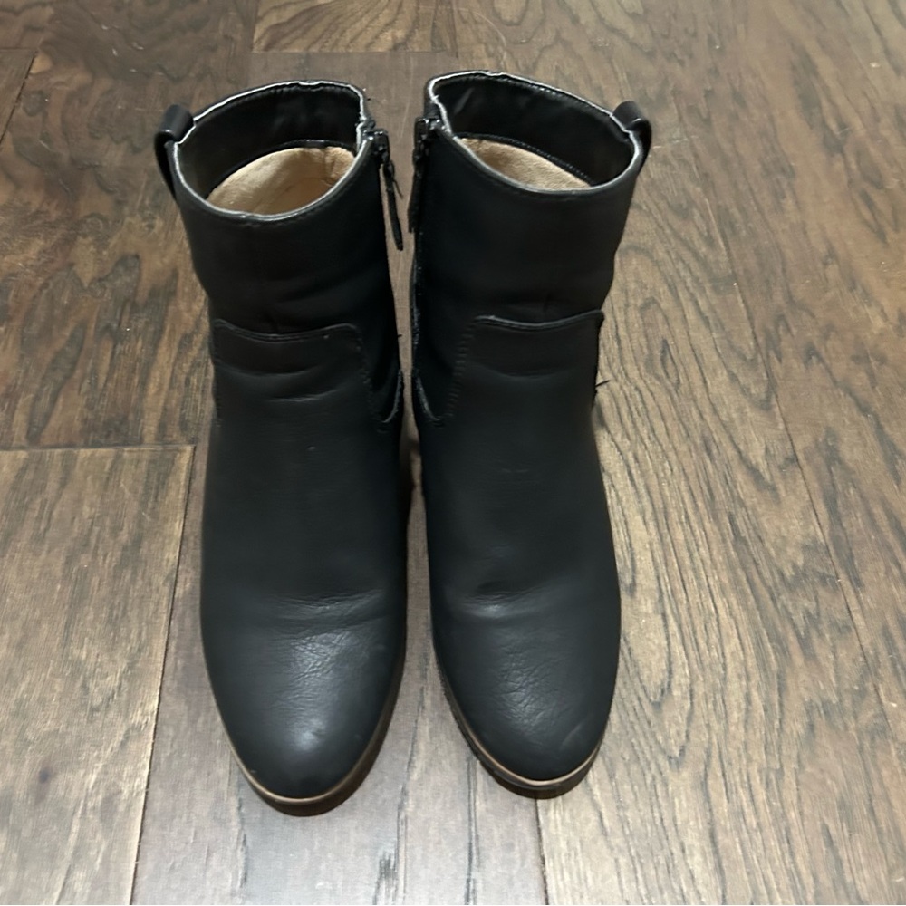 SOUL Naturalizer Black Ankle Booties with Side Zipper and Decorative Straps